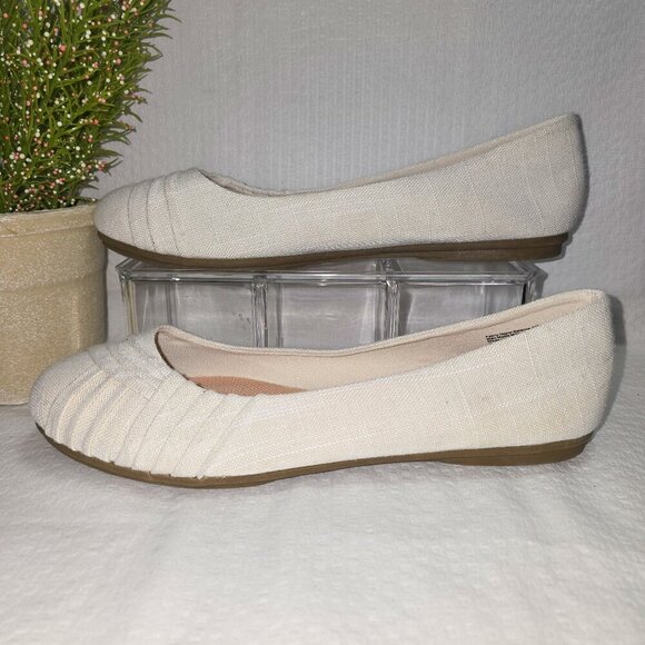 AMERICAN EAGLE LOWER EAST SIDE WOMENS BREE PLEATED BALLET FLATS WHITE SIZE 9.5 - Picture 1 of 6